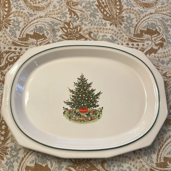 Vintage Pfaltzgraff CHRISTMAS HERITAGE 14" x 10.5" Oval Serving Dish Platter - Picture 2 of 5